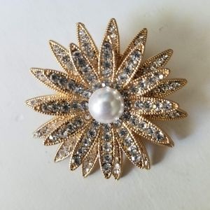 💎 JEWELLERY 2/$25💎 Vintage Starburst/Flower Brooch